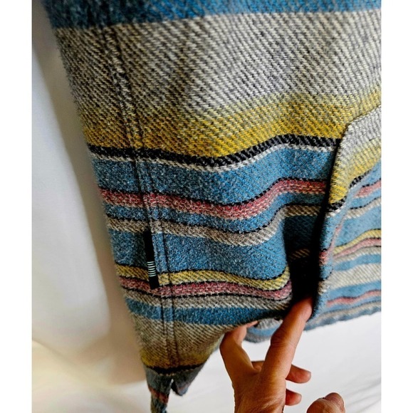 VISSLA Descanso hooded popover. M. REI. Outdoor. Hippie. Grunge. Relaxing Lounge - Picture 8 of 10